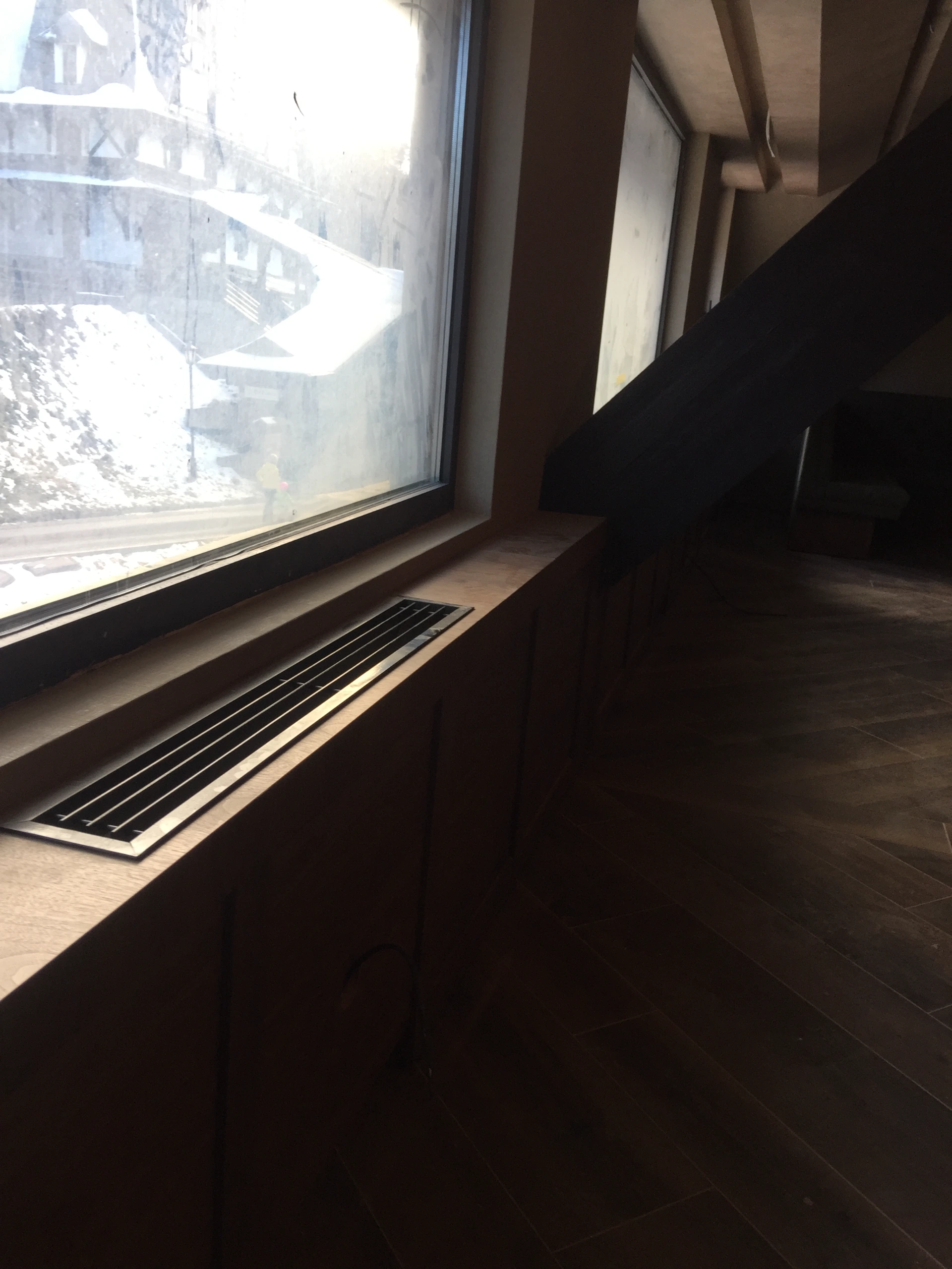 Havana Bar u hotelu Grand Kopaonik – nameštaj po meri od furniranog MDF-a orah, prikaz 7