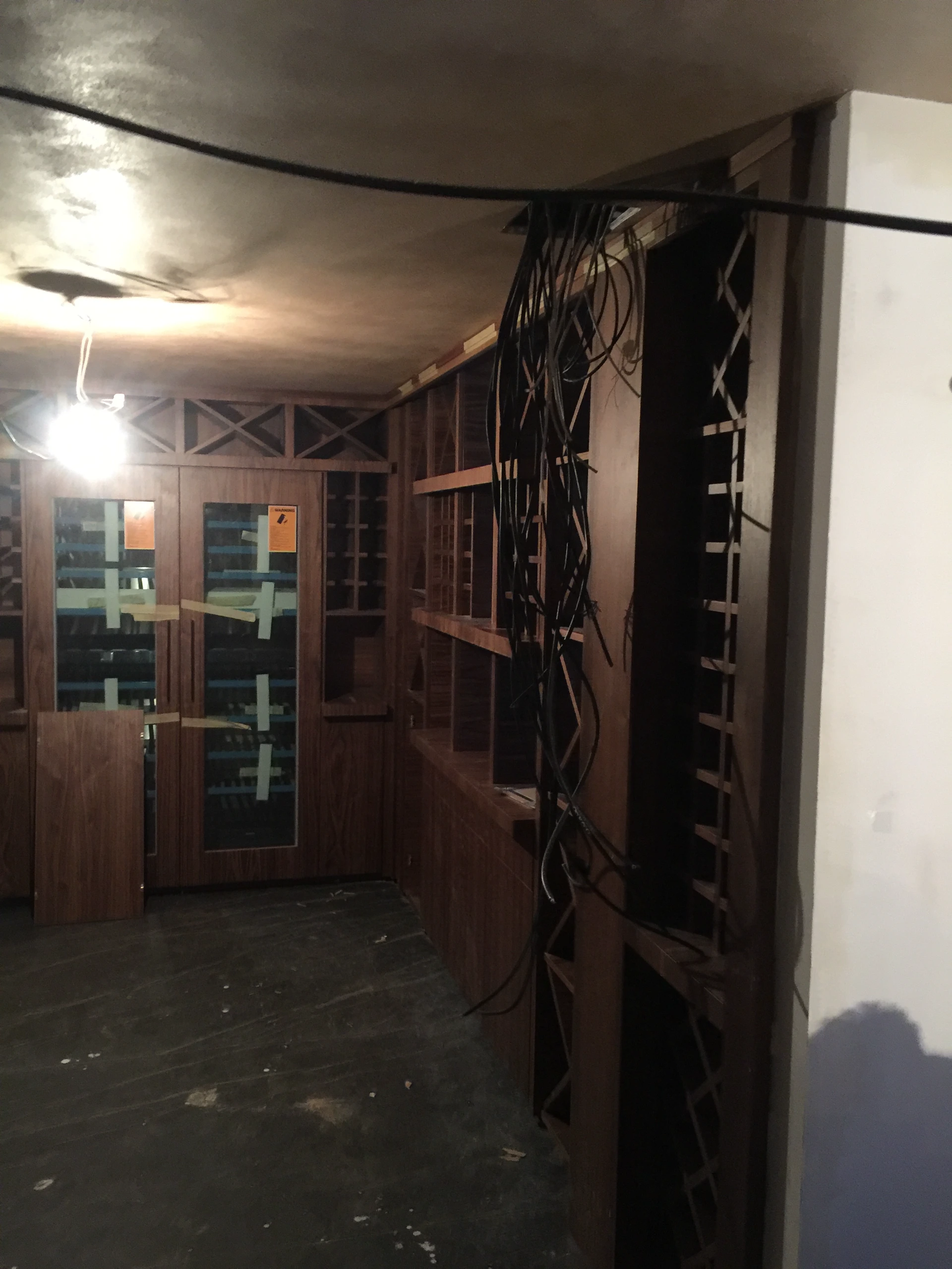 Havana Bar u hotelu Grand Kopaonik – nameštaj po meri od furniranog MDF-a orah, prikaz 18