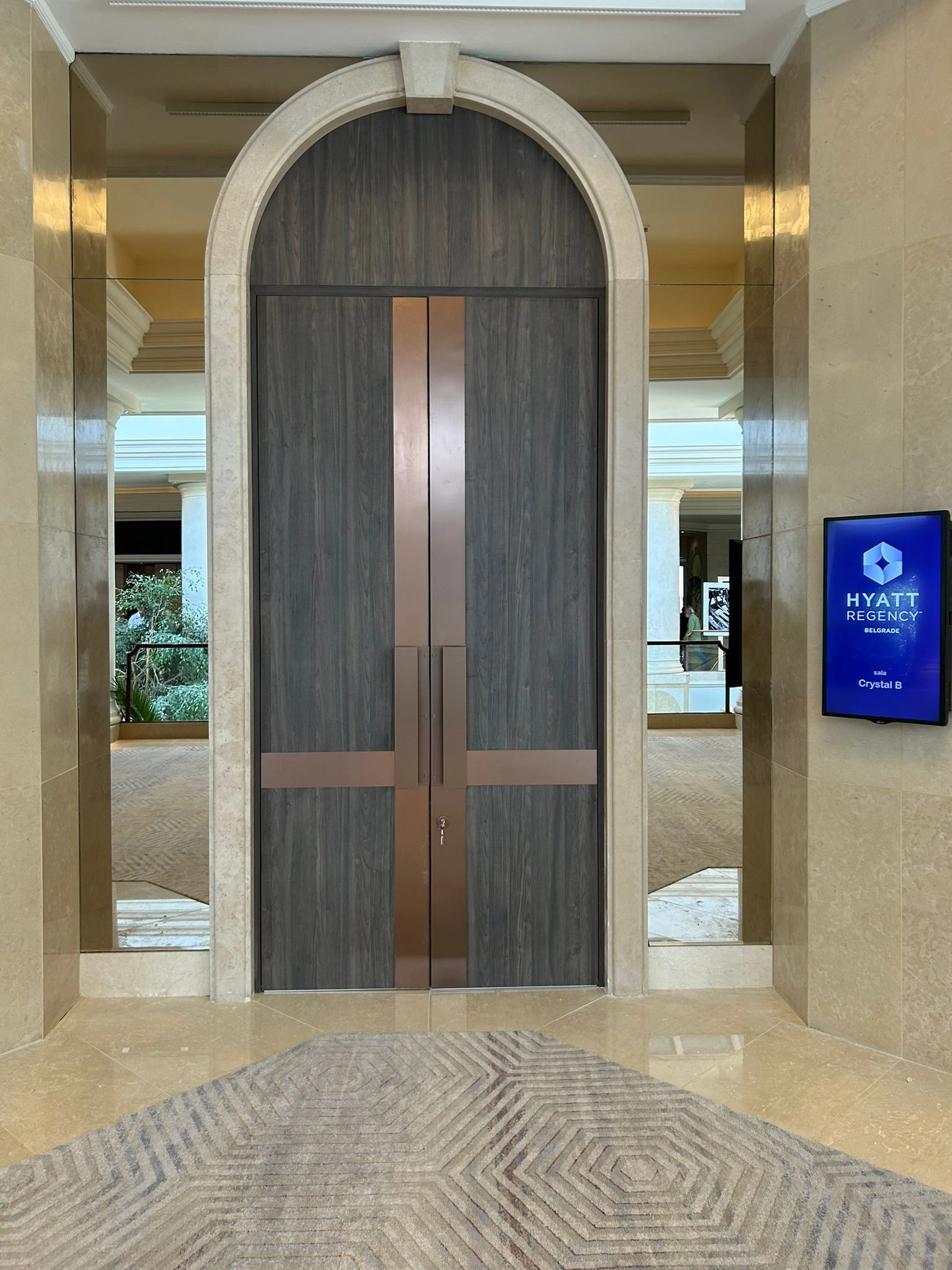 Nameštaj po meri – zidne obloge i pregradna vrata u Hyatt Regency Belgradeu, prikaz 5