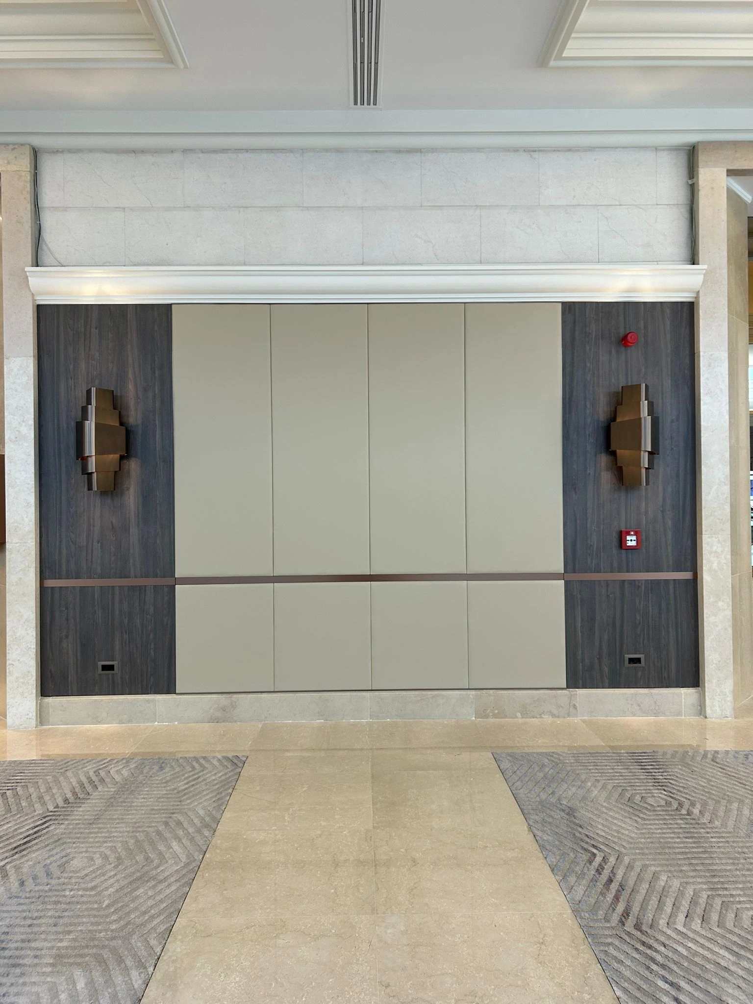 Nameštaj po meri – zidne obloge i pregradna vrata u Hyatt Regency Belgradeu, prikaz 8