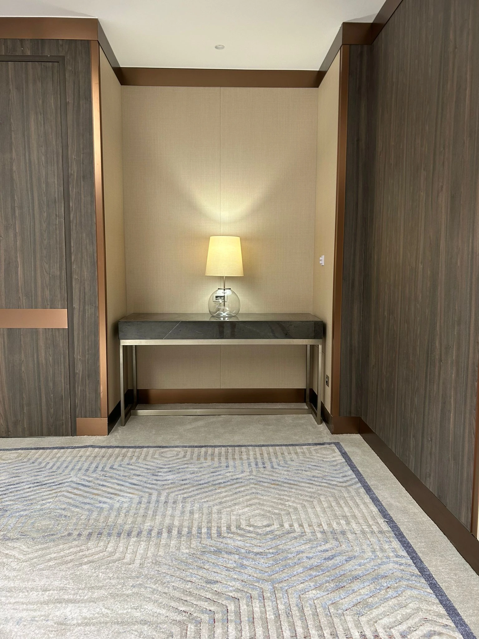Nameštaj po meri – zidne obloge i pregradna vrata u Hyatt Regency Belgradeu, prikaz 17