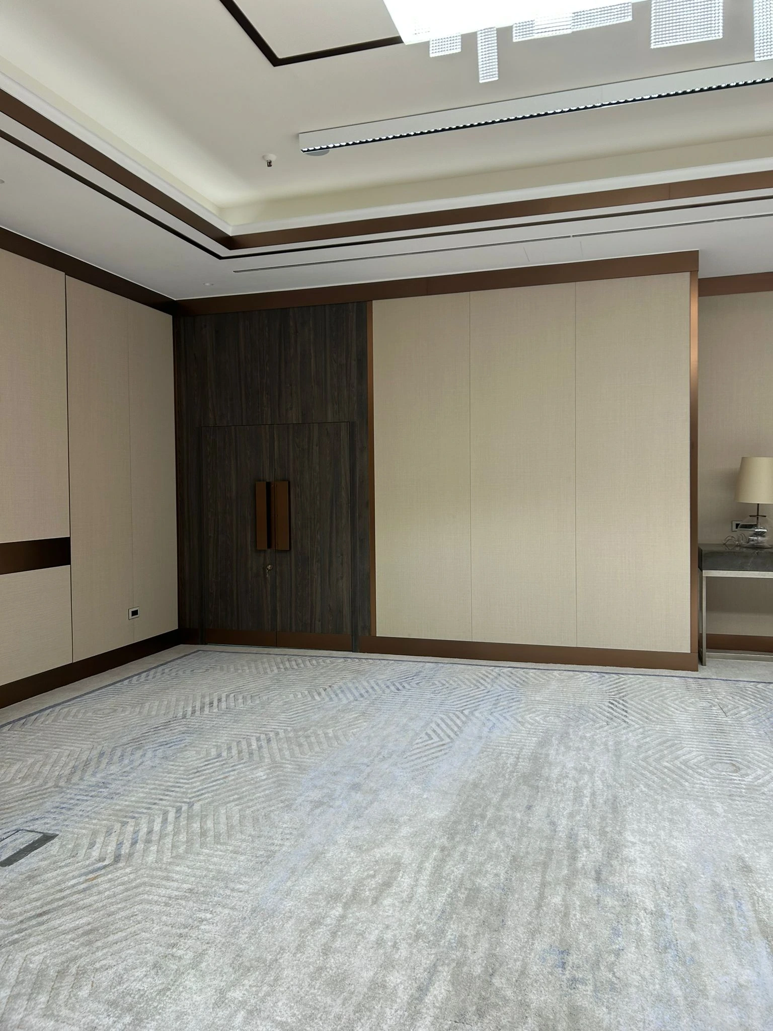 Nameštaj po meri – zidne obloge i pregradna vrata u Hyatt Regency Belgradeu, prikaz 22
