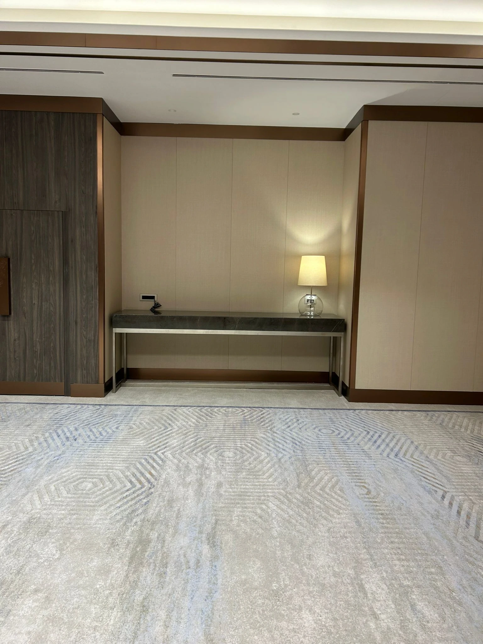 Nameštaj po meri – zidne obloge i pregradna vrata u Hyatt Regency Belgradeu, prikaz 31