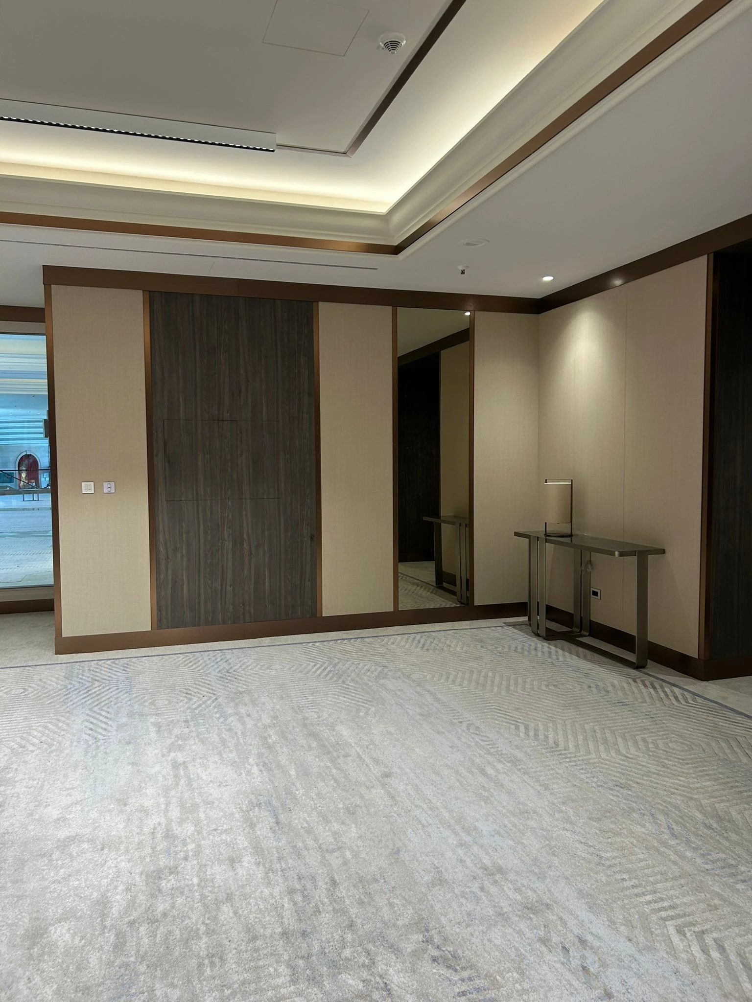 Nameštaj po meri – zidne obloge i pregradna vrata u Hyatt Regency Belgradeu, prikaz 32