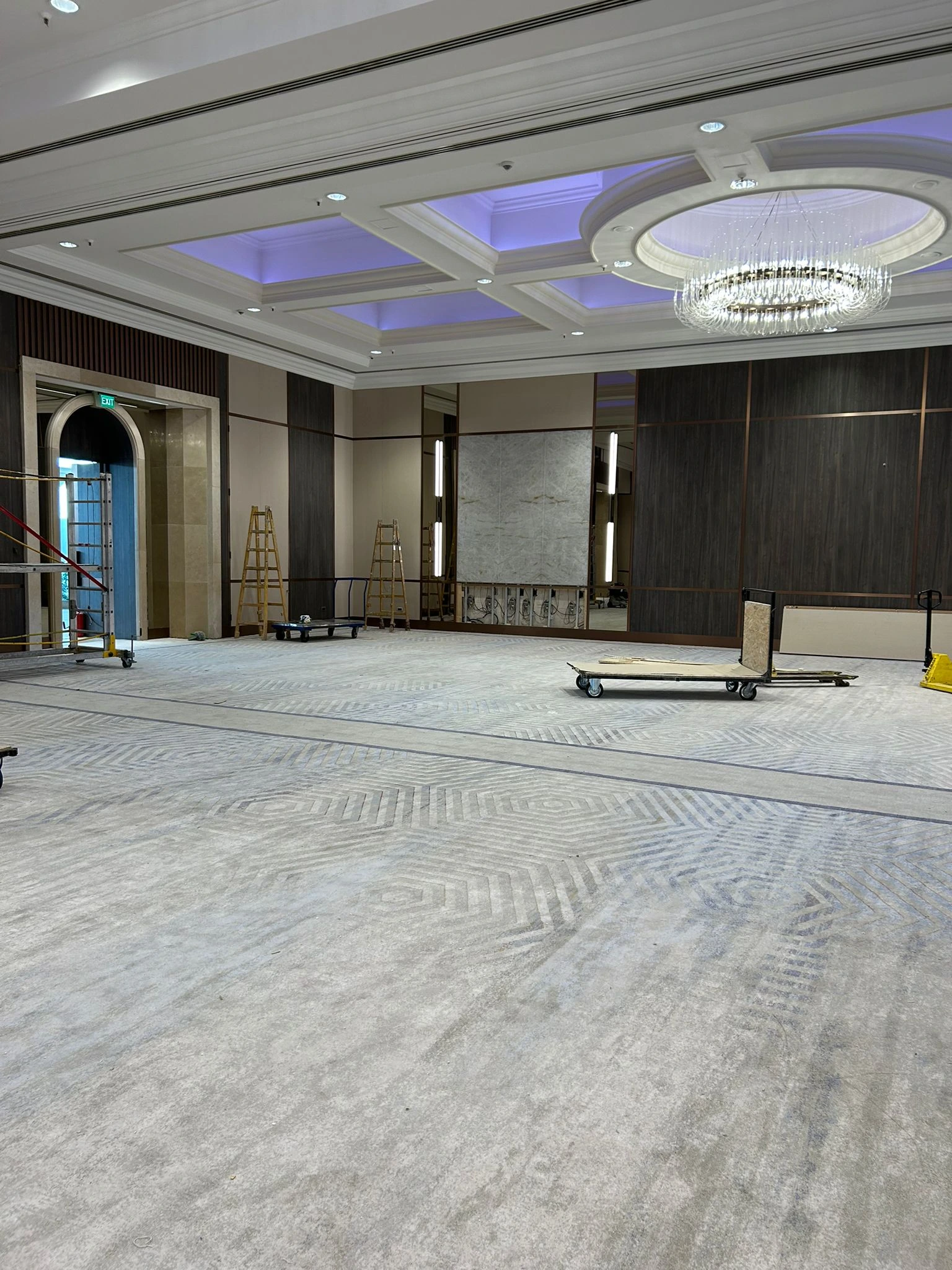 Zidne obloge i pregradna vrata – Hyatt Regency Belgrade