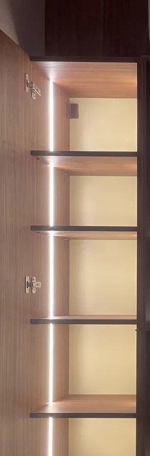 Blum šarke i klizači korišćeni za nameštaj po meri u stanu u Pančevu