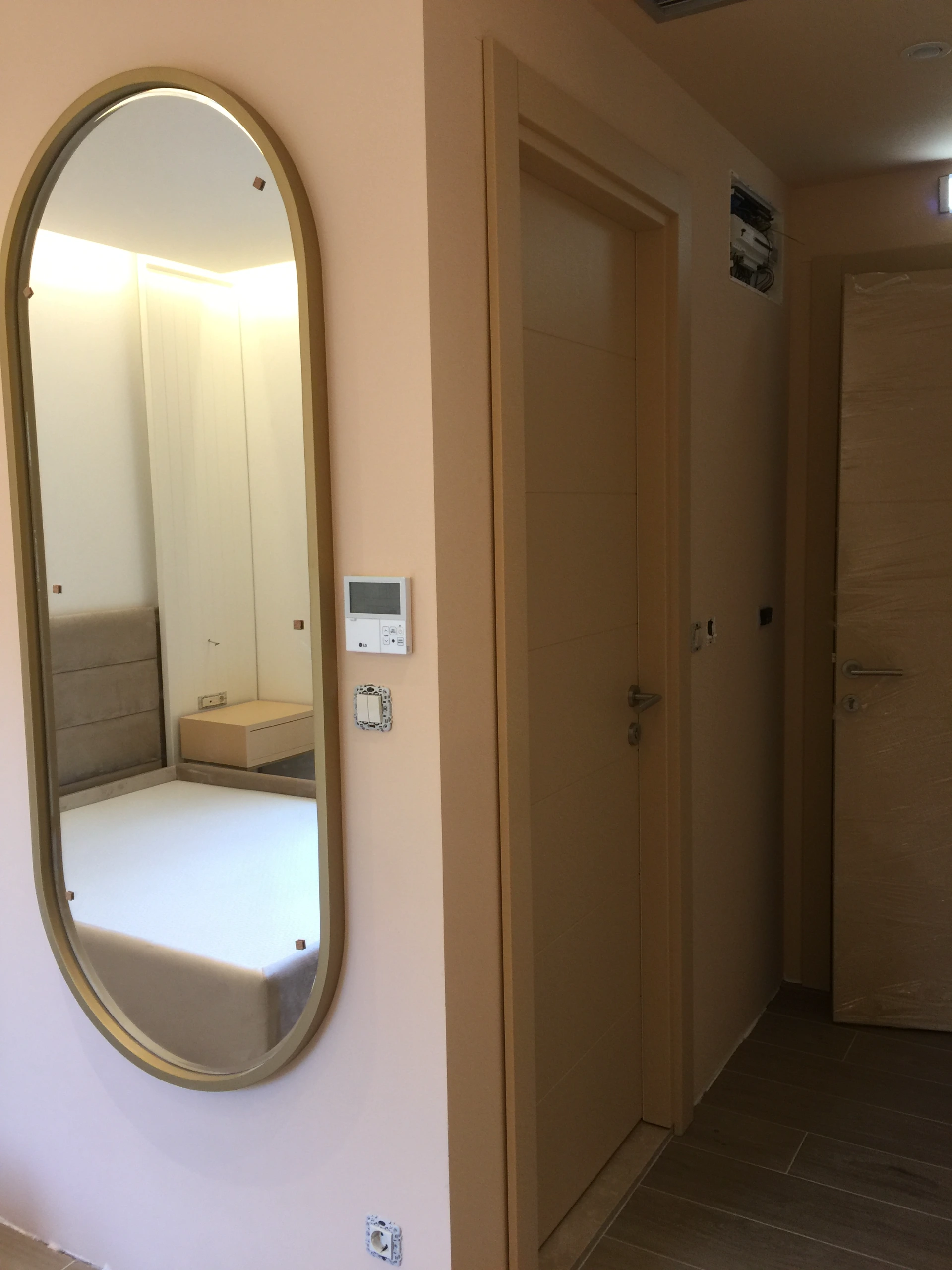 Namestaj po meri za mali hotel u Budvi - soba i ugradni elementi 26