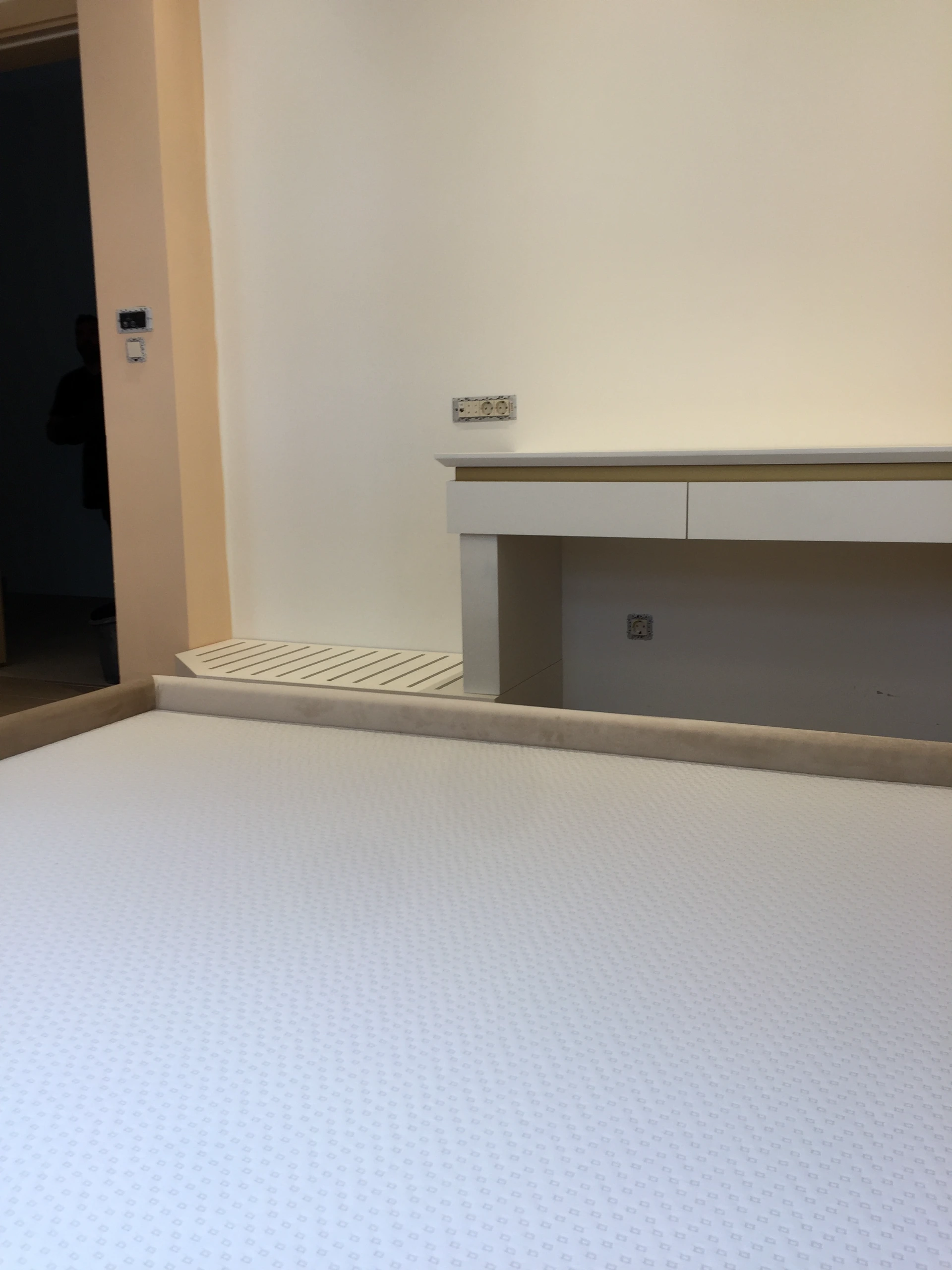 Namestaj po meri za mali hotel u Budvi - soba i ugradni elementi 87