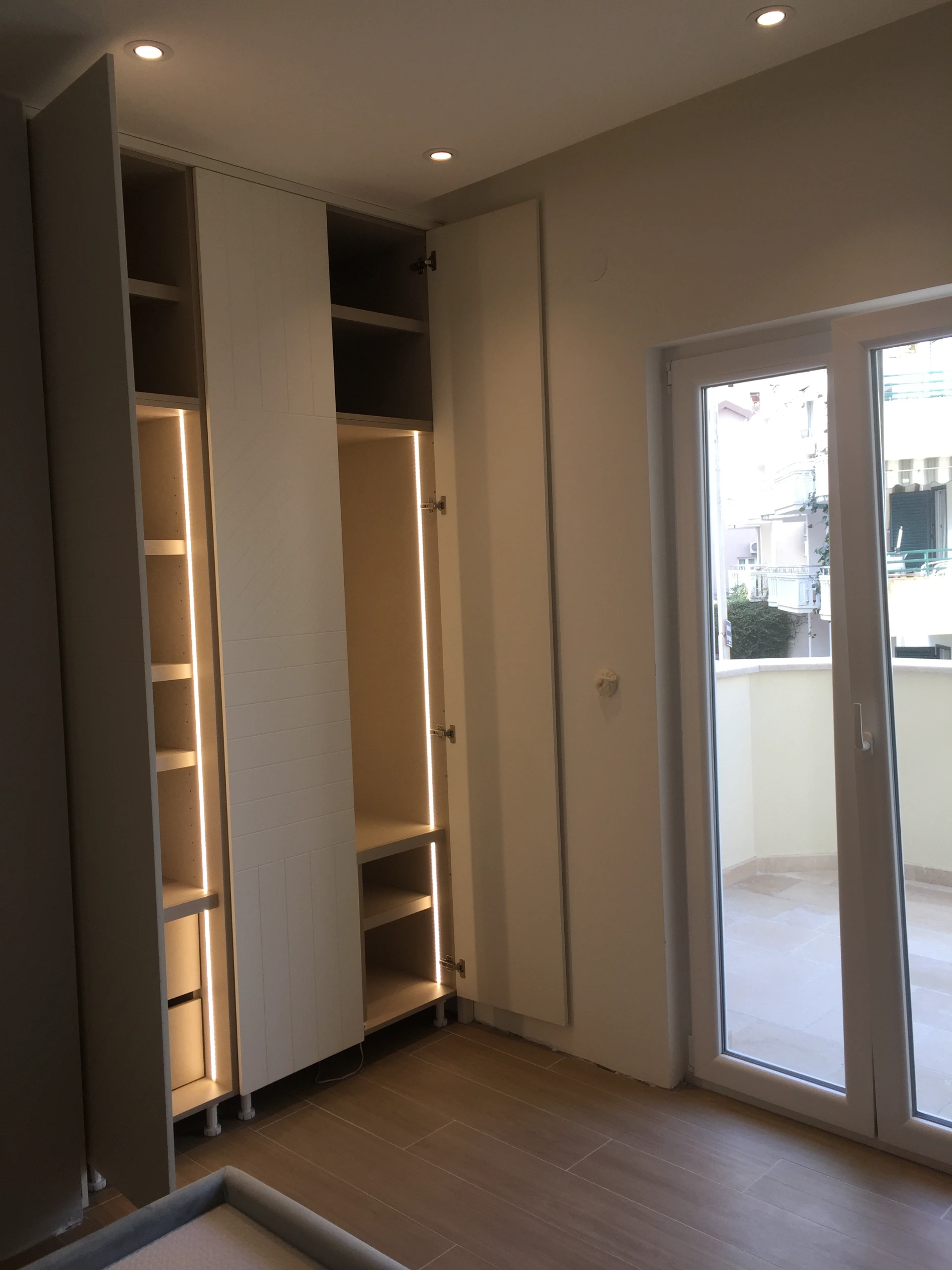 Namestaj po meri za mali hotel u Budvi - soba i ugradni elementi 99