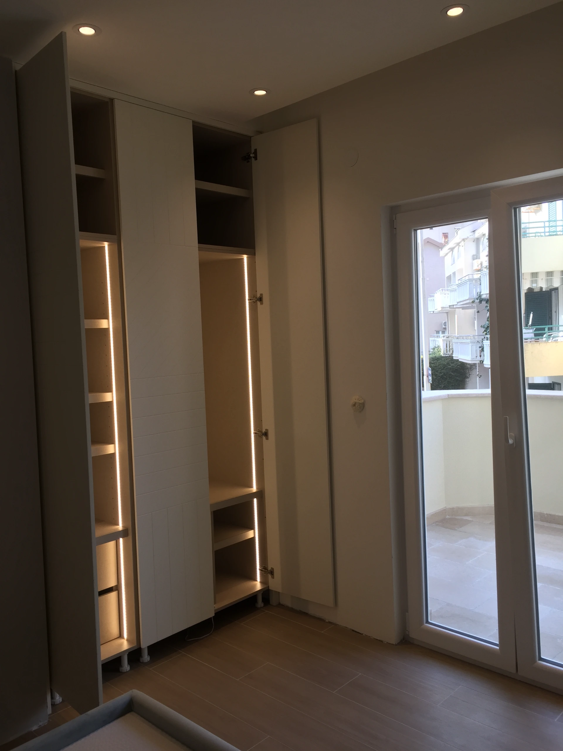 Namestaj po meri za mali hotel u Budvi - soba i ugradni elementi 100