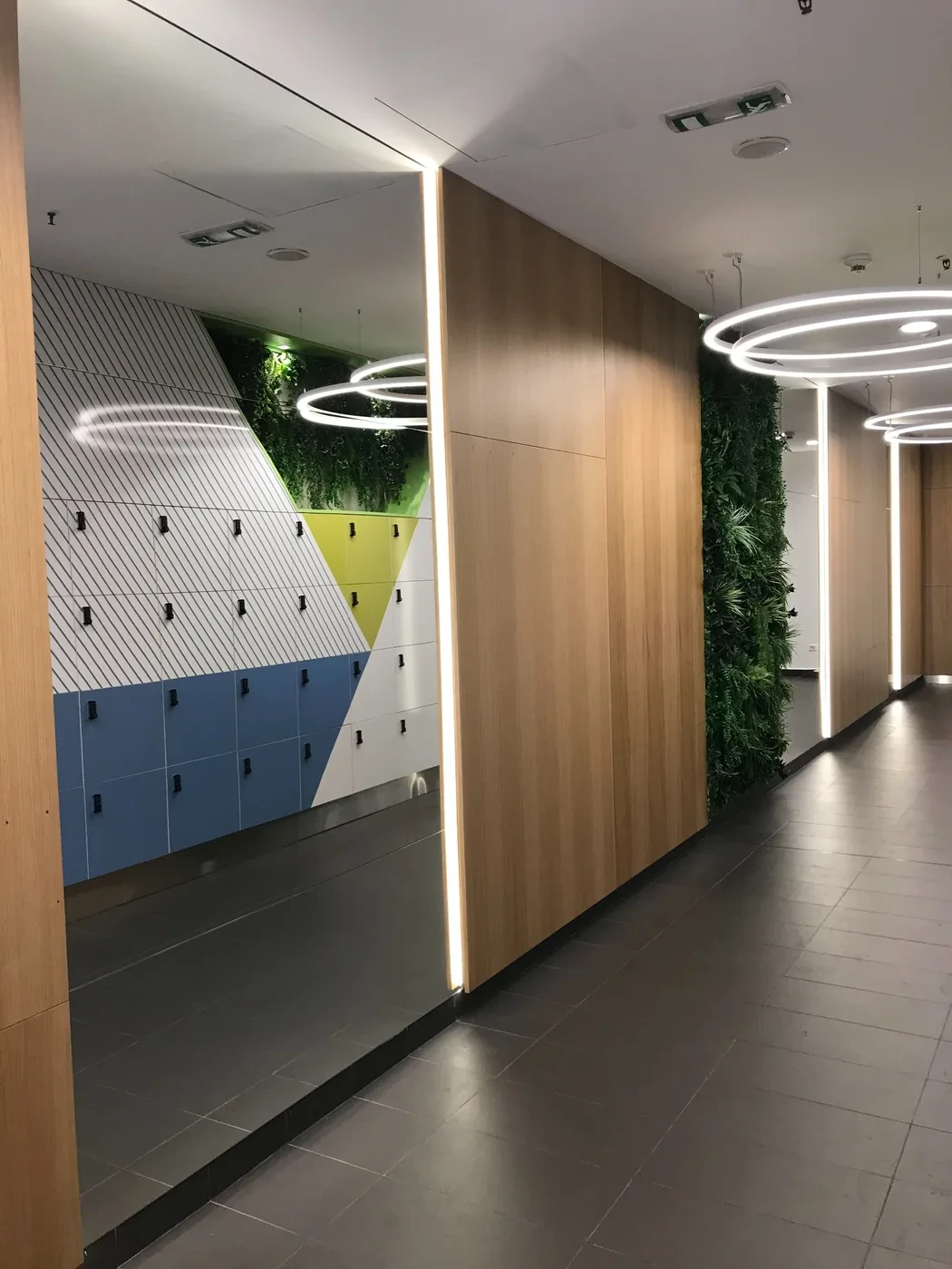 Ogledala po meri i furnirane zidne obloge u BIG Shopping Centru Novi Sad