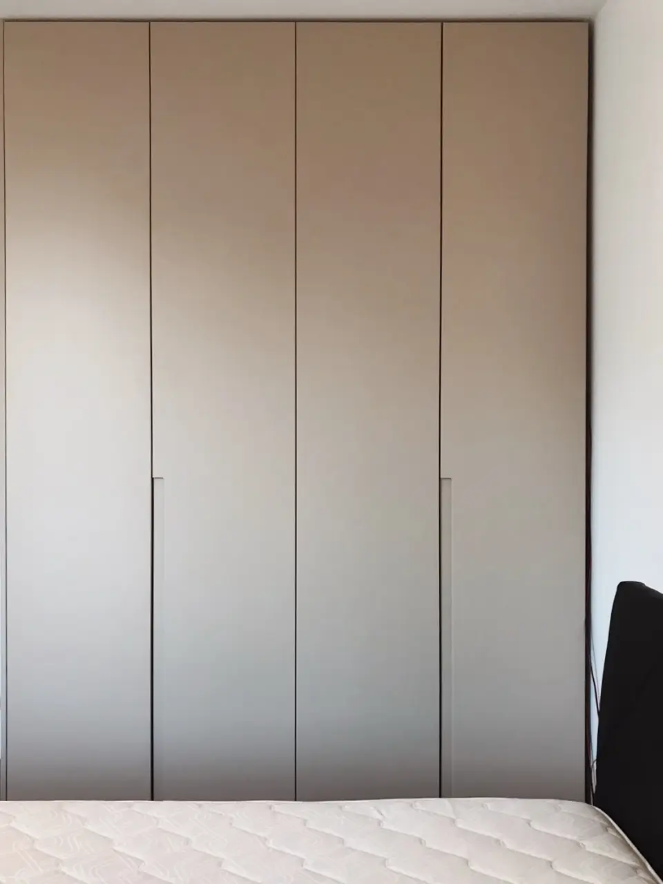 Plakari sa ukopanim ruckicama - Akcent Nameštaj